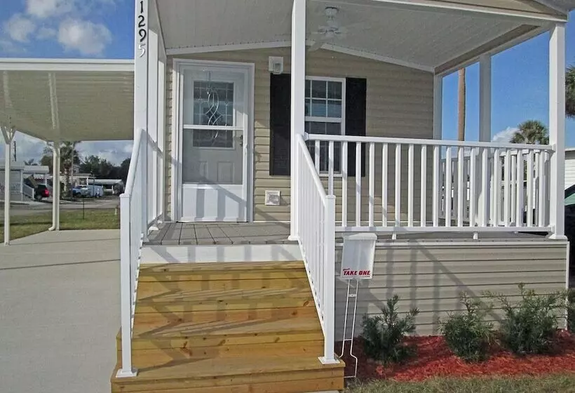 Hotelli Southern Palms Park Model 4