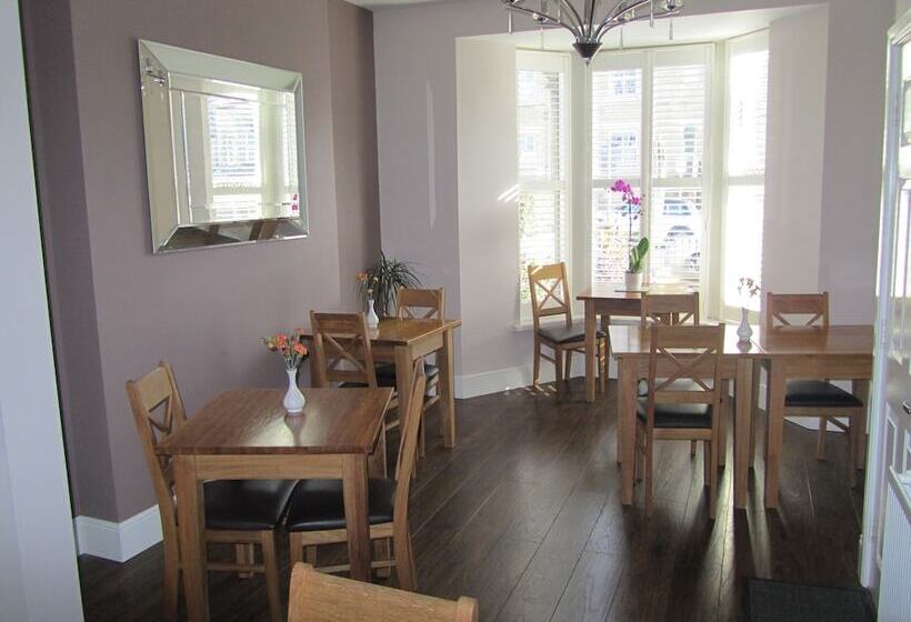 تختخواب و صبحانه Geminian