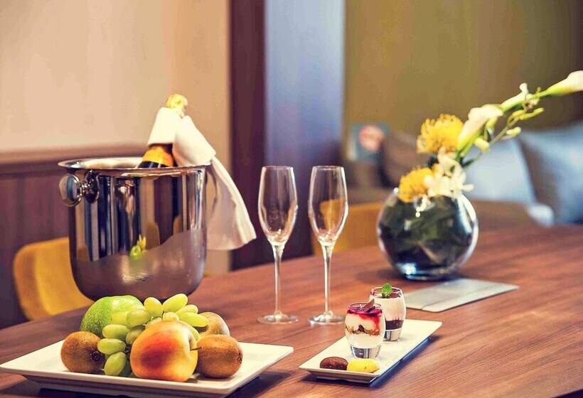 ホテル Mercure Tyumen Center