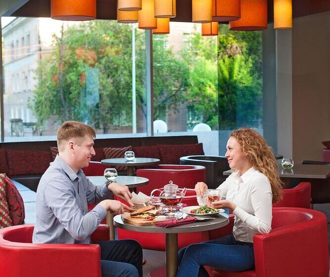 ホテル Mercure Tyumen Center