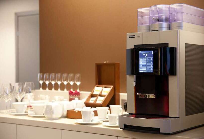 ホテル Mercure Tyumen Center