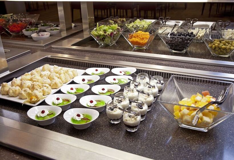 ホテル Mercure Tyumen Center