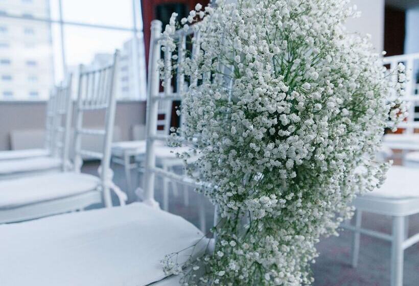 ホテル Mercure Tyumen Center