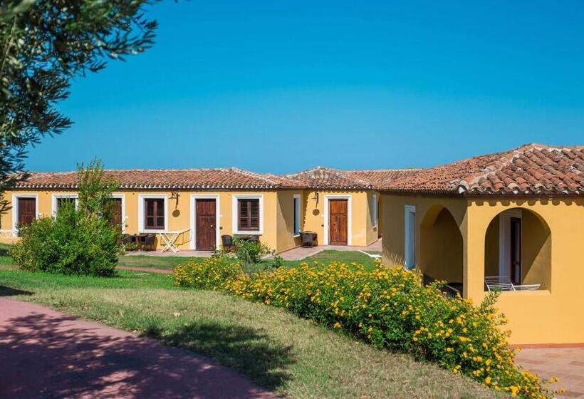 בית מלון כפרי Valtur Baia Dei Pini