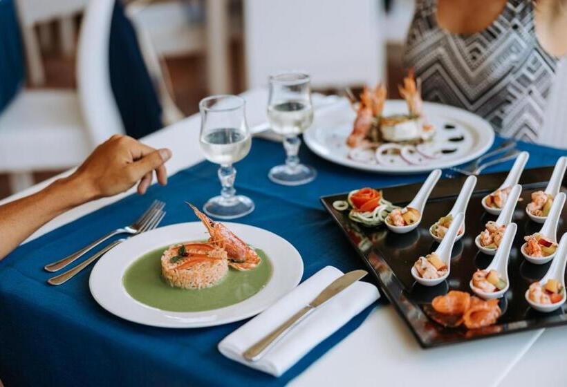 בית מלון כפרי Valtur Baia Dei Pini