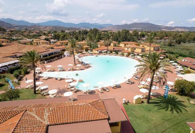 בית מלון כפרי Valtur Baia Dei Pini