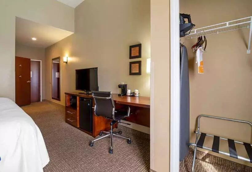 בית מלון כפרי Comfort Inn & Suites Mandan Bismarck