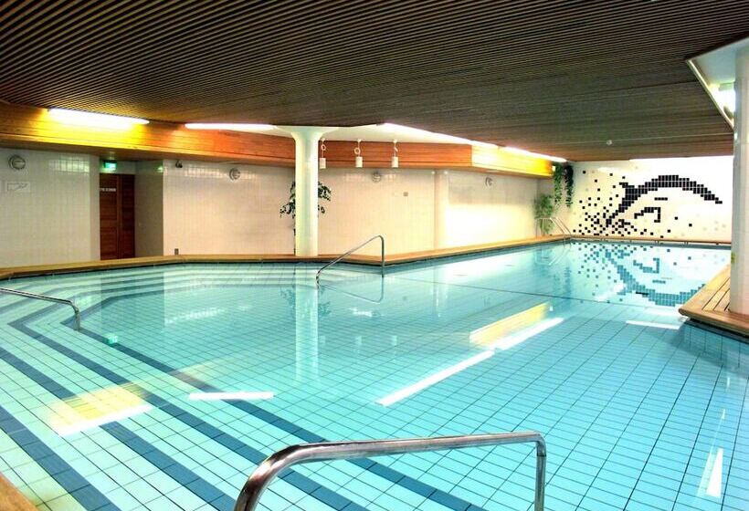 בית מלון כפרי Majvik Congress