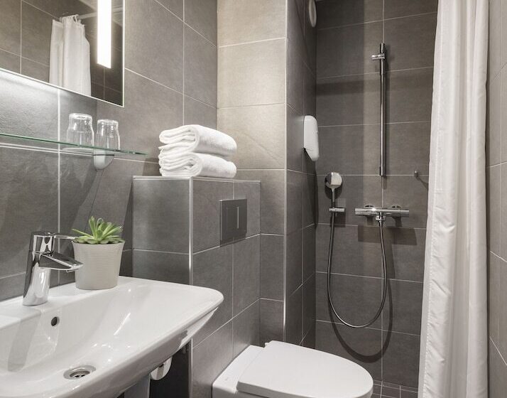 בית מלון כפרי Majvik Congress