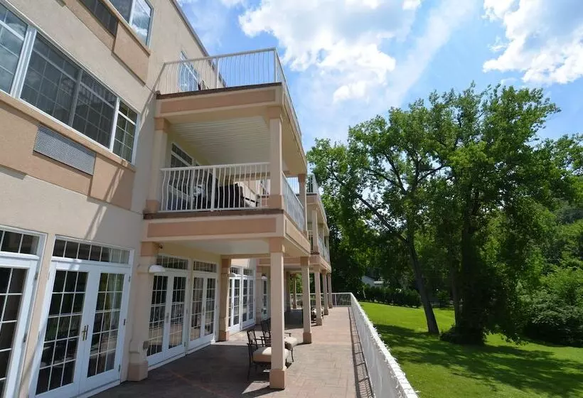 Riverside Hotel, Ascend Hotel Collection