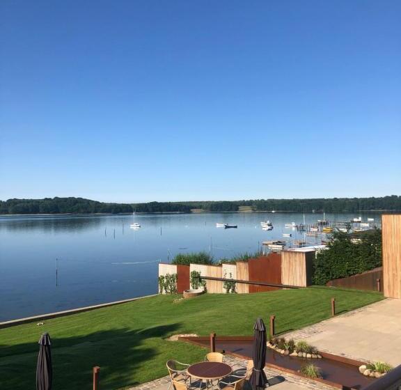 Sixtus Sinatur Hotel & Konference