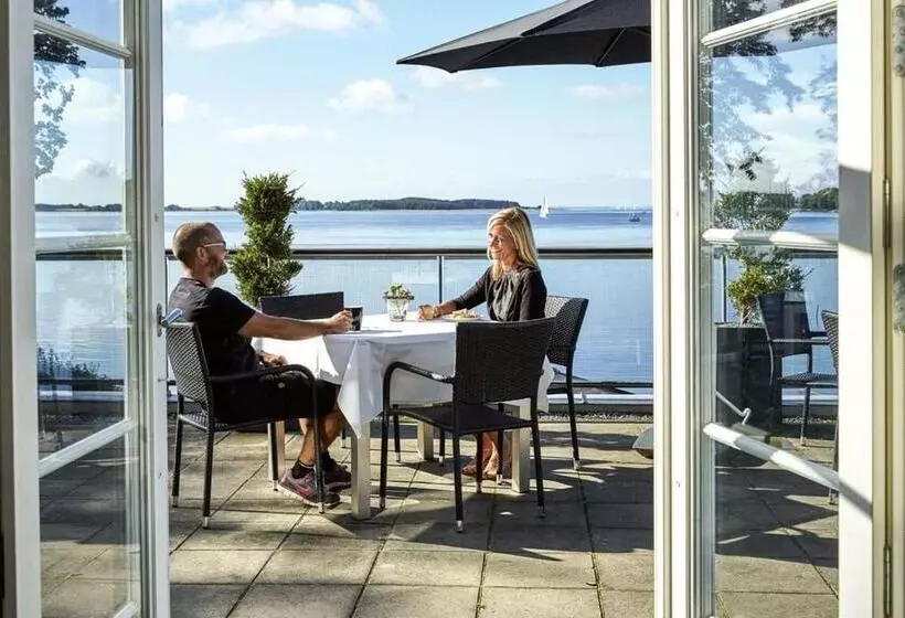 Sixtus Sinatur Hotel & Konference