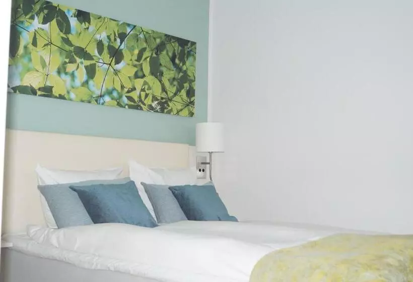 Sixtus Sinatur Hotel & Konference