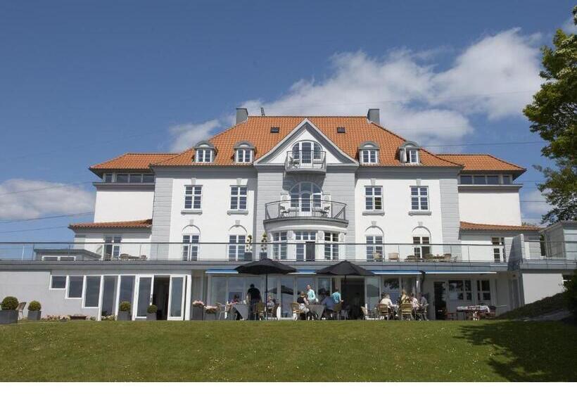 Sixtus Sinatur Hotel & Konference