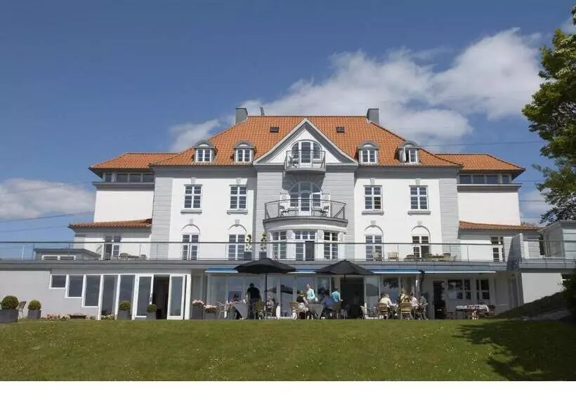 Sixtus Sinatur Hotel & Konference