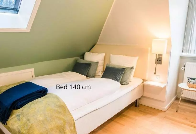 Sixtus Sinatur Hotel & Konference