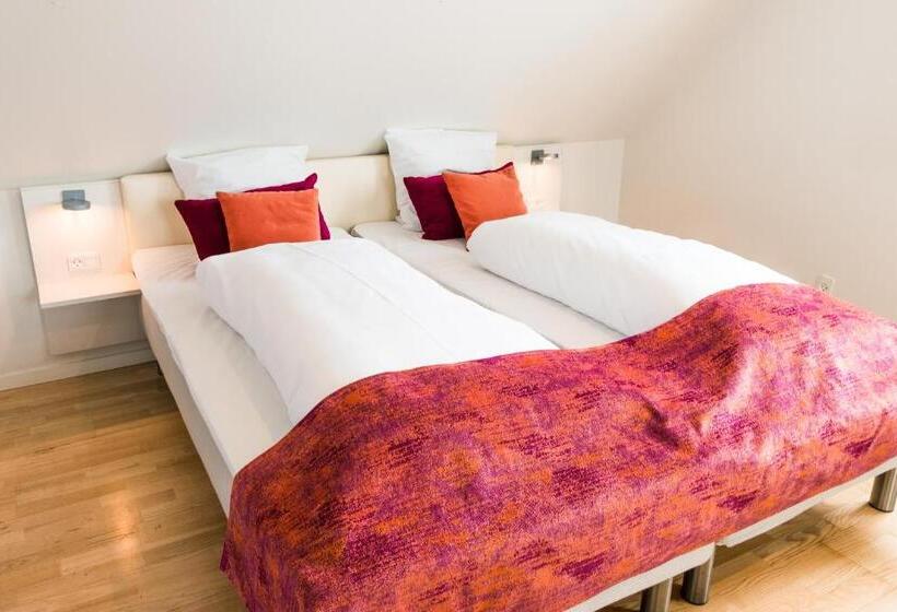 Sixtus Sinatur Hotel & Konference