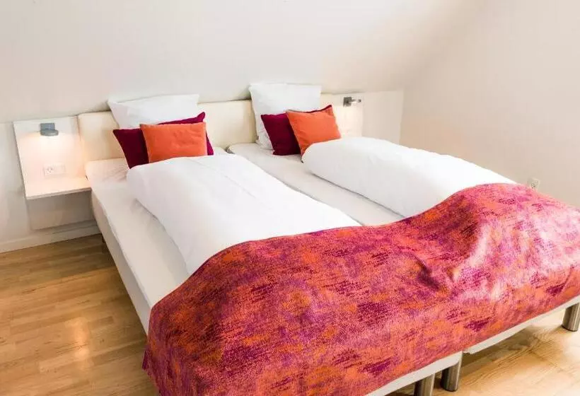 Sixtus Sinatur Hotel & Konference