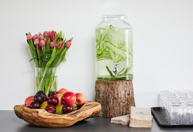 Sixtus Sinatur Hotel & Konference