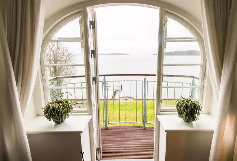 Sixtus Sinatur Hotel & Konference