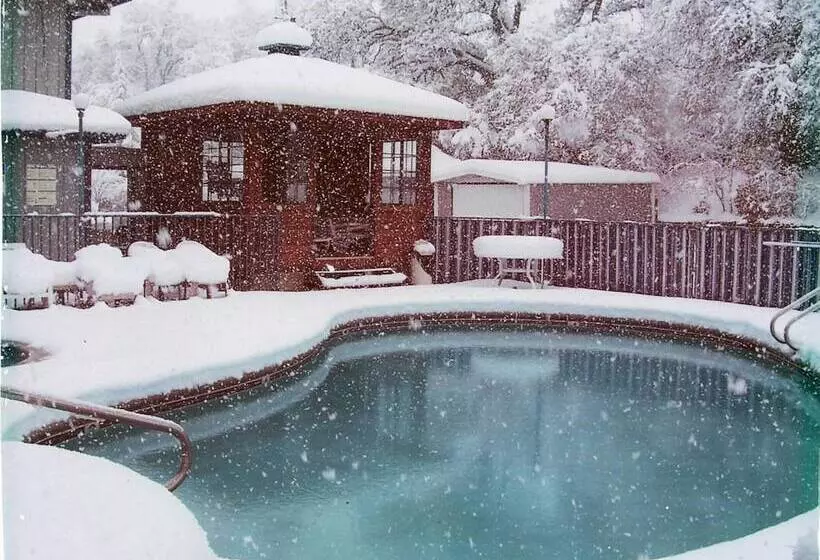 酒店 Sonora Aladdin Motor Inn