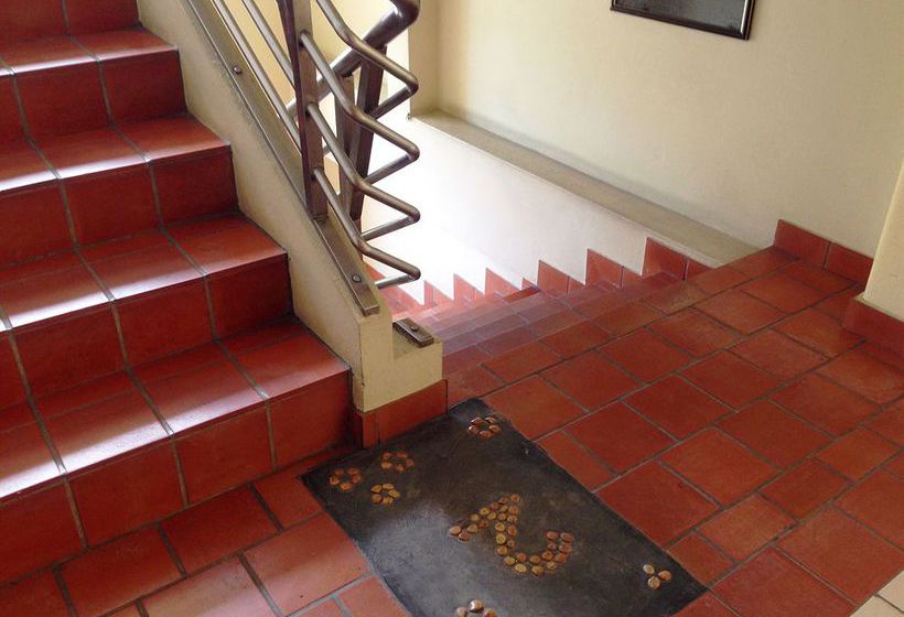 ホテル Yanadin Serviced Apartment