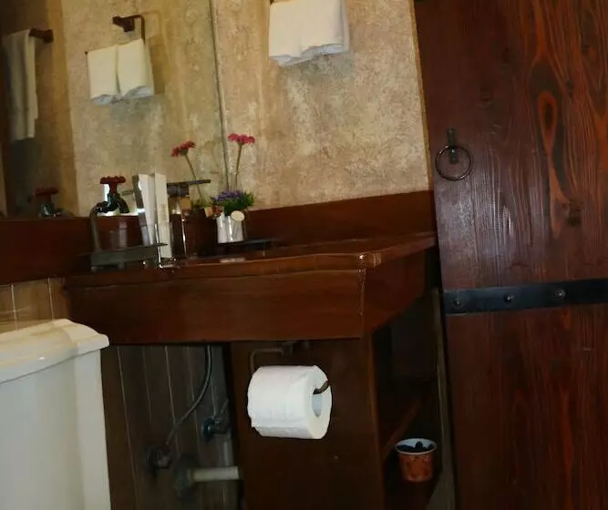 Joaquin's Bed And Breakfast