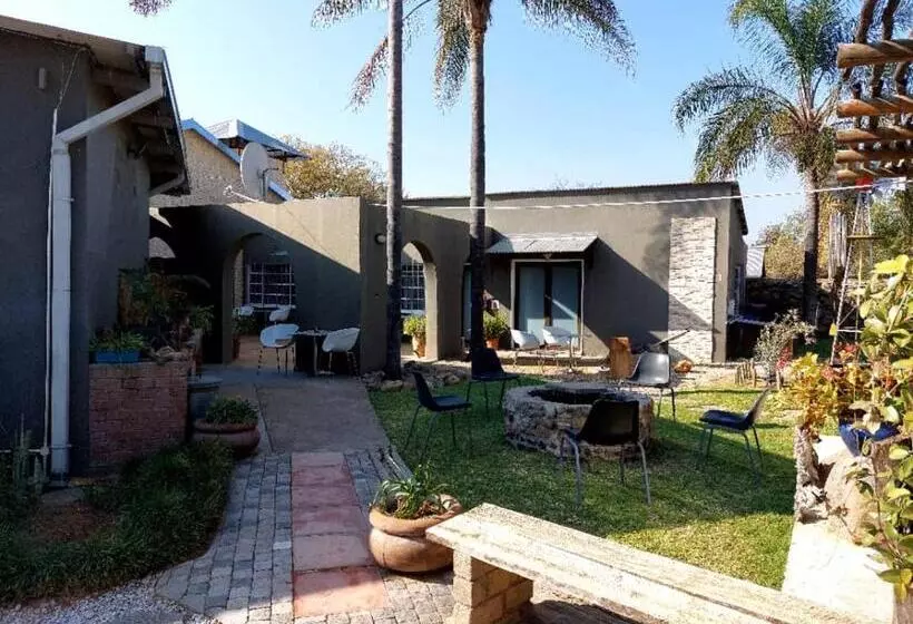 پانسیون Bush Pillow Guest House