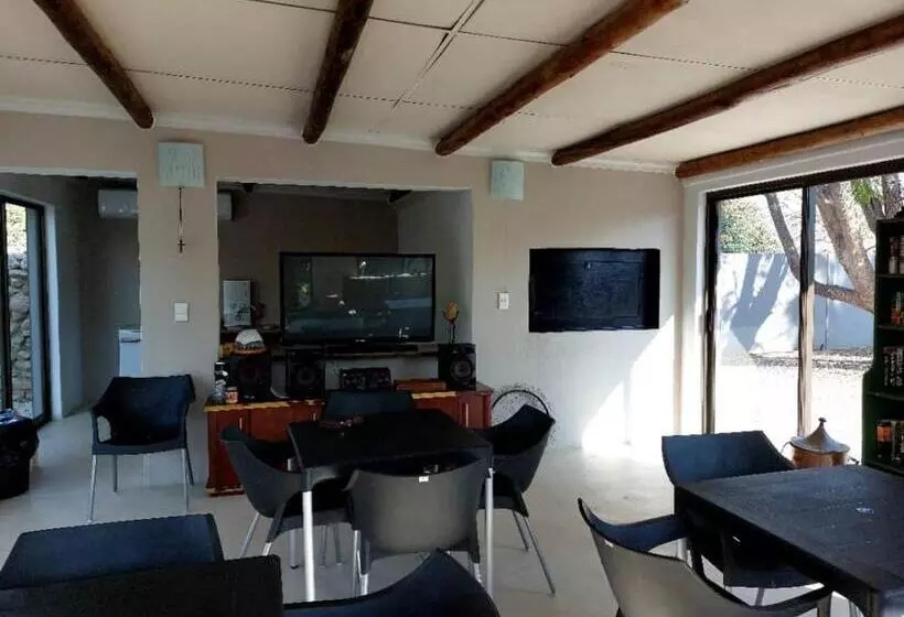 پانسیون Bush Pillow Guest House