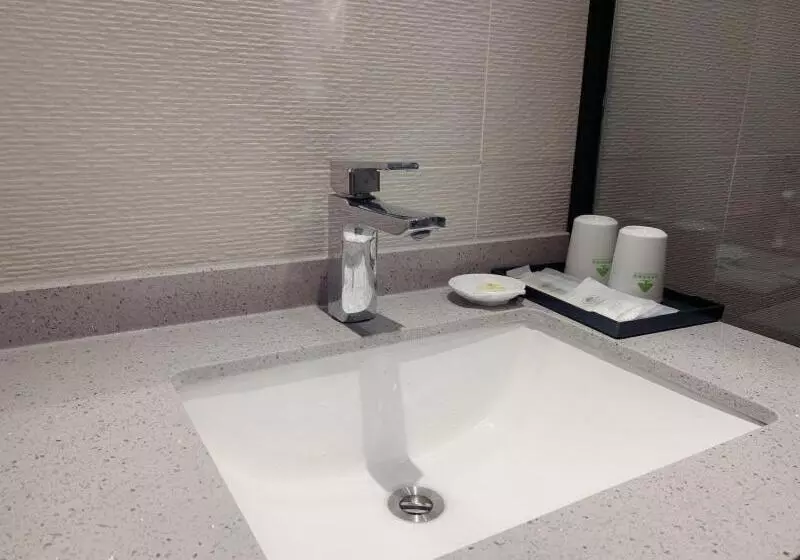 Hotelli Greentree Inn Guangdong Zhanjiang Donghai Island