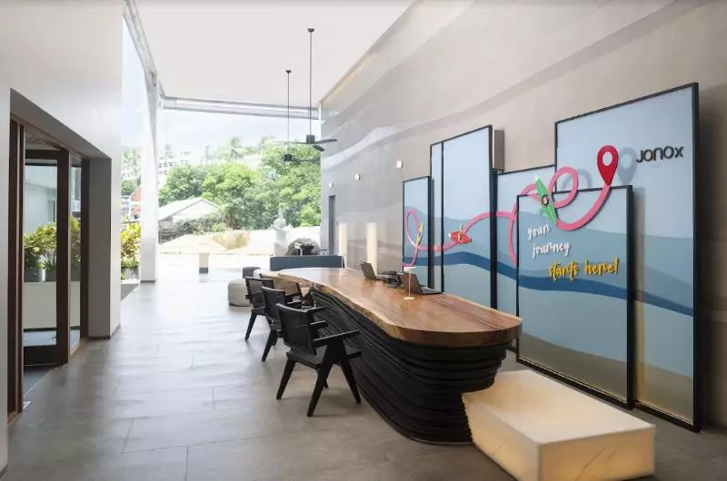Hotelli Jonox Phuket Karon