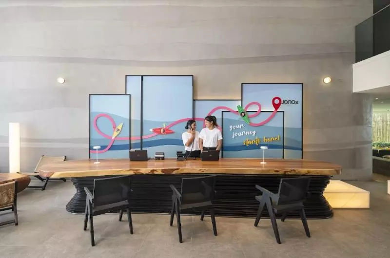 Hotelli Jonox Phuket Karon