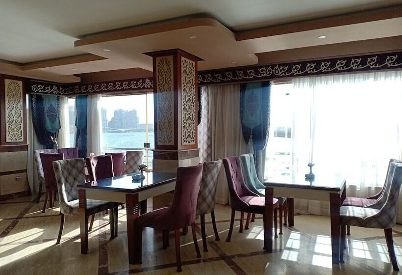 هتل Nile Transport