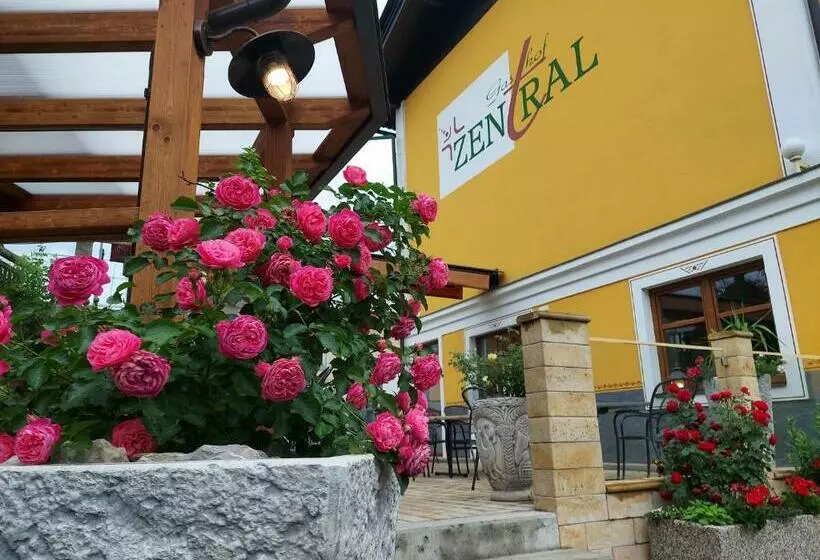 ユースホステル Gasthof Zentral