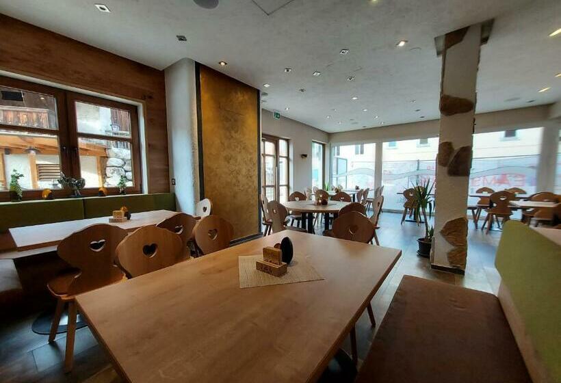 Albergue Gasthof Zentral