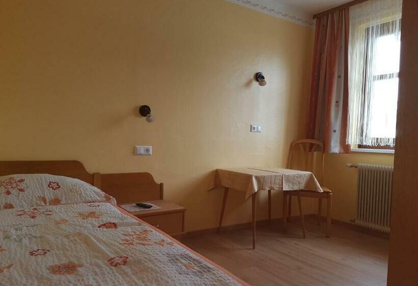 Albergue Gasthof Zentral