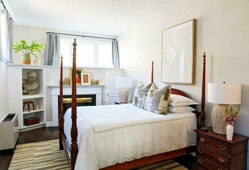 호스텔 Inn Of Chagrin