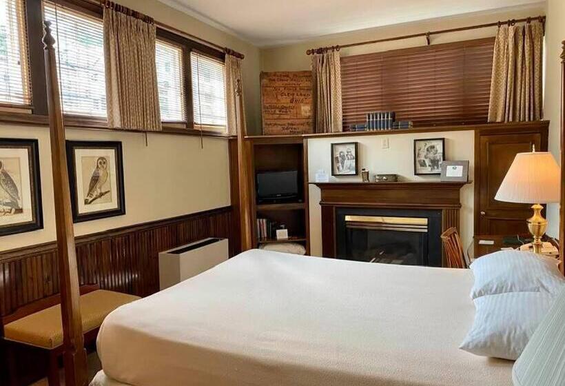 호스텔 Inn Of Chagrin