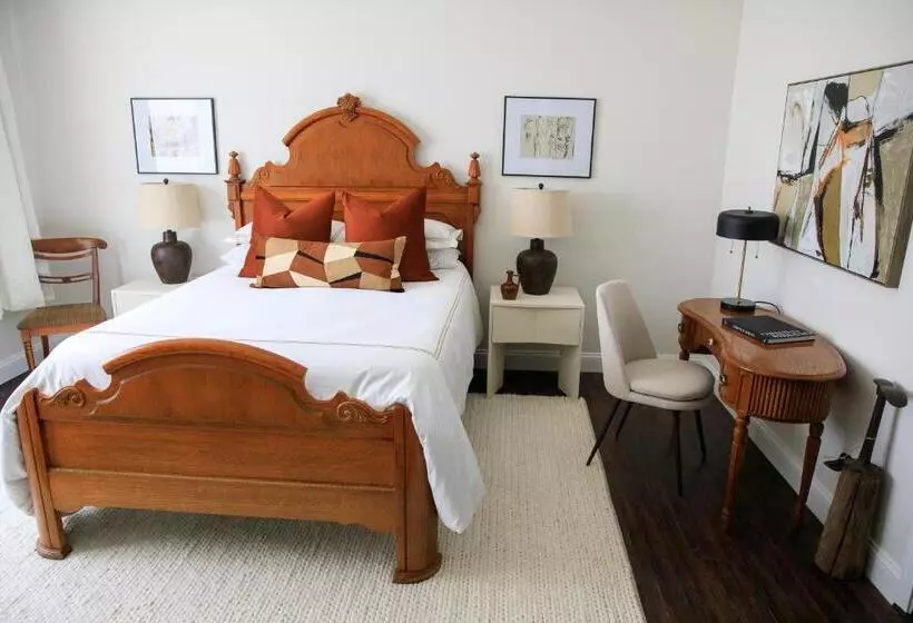 Retkeilymaja Inn Of Chagrin