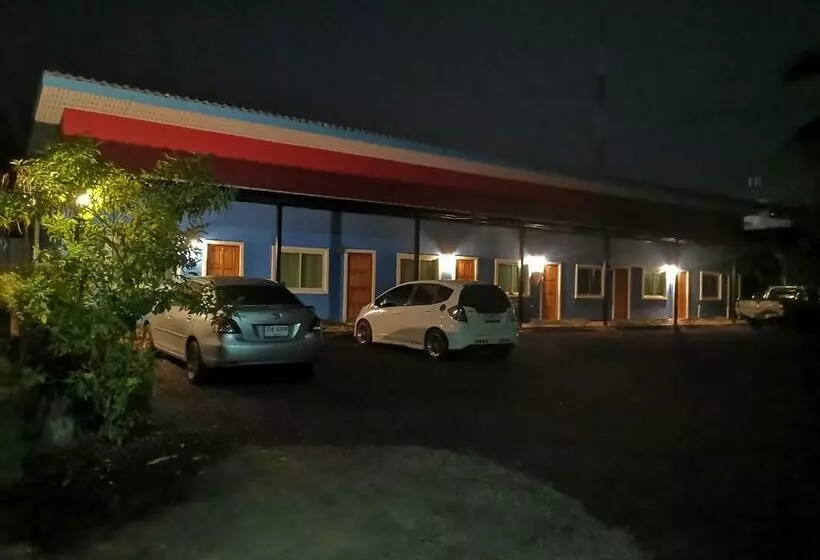 Aamiaismajoitus (B&B) นิวเวฟภูเก็ต