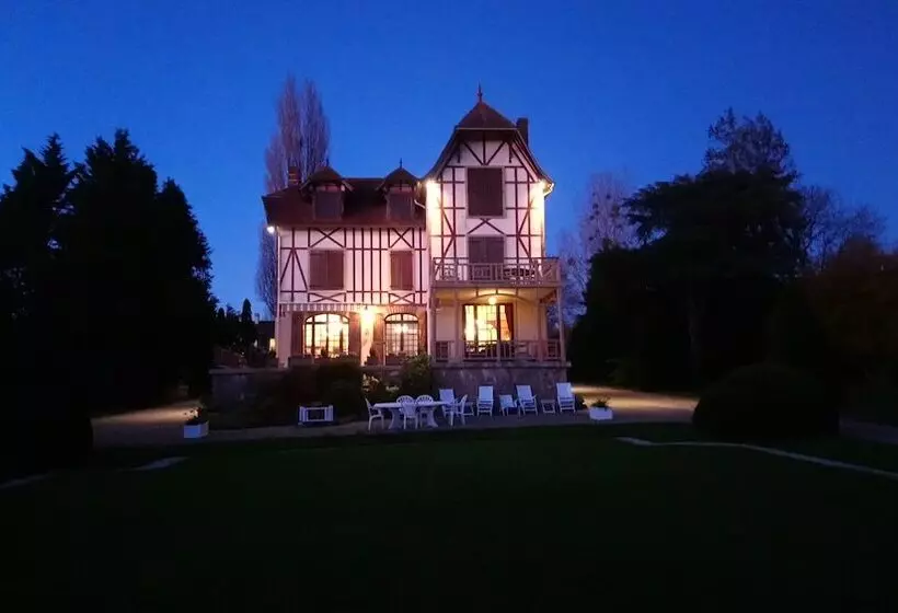 ベッドアンドブレックファースト Domaine Des Thomins