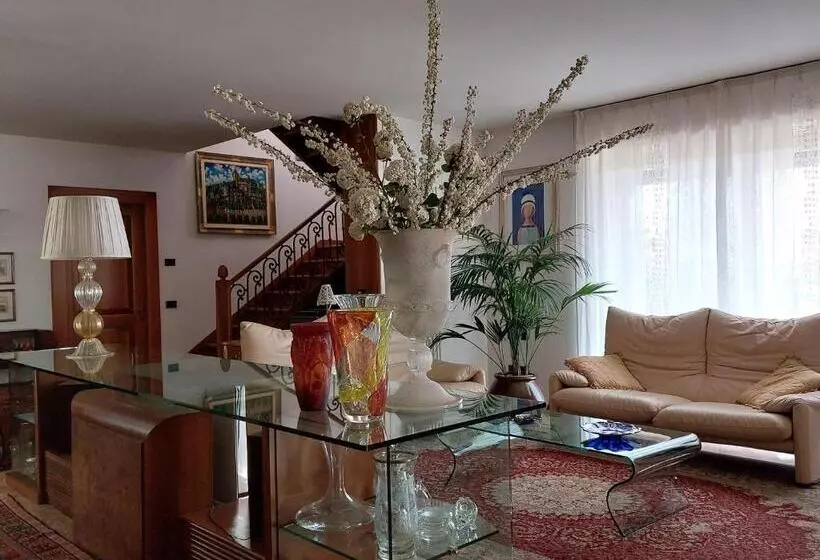 Aamiaismajoitus (B&B) La Collina Delle Acacie