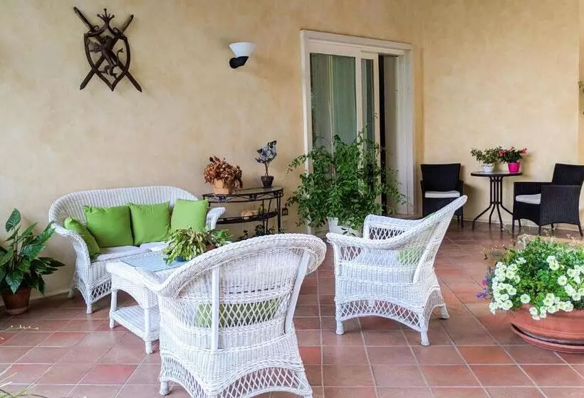 Aamiaismajoitus (B&B) La Collina Delle Acacie