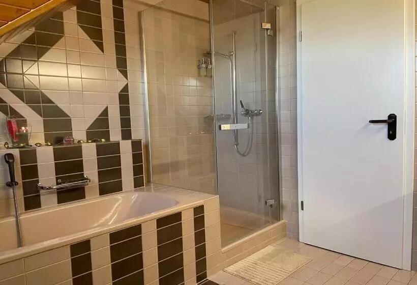 Aamiaismajoitus (B&B) Ruhige Zimmer Im Grünen Und Studio Im Naherholungsgebiet