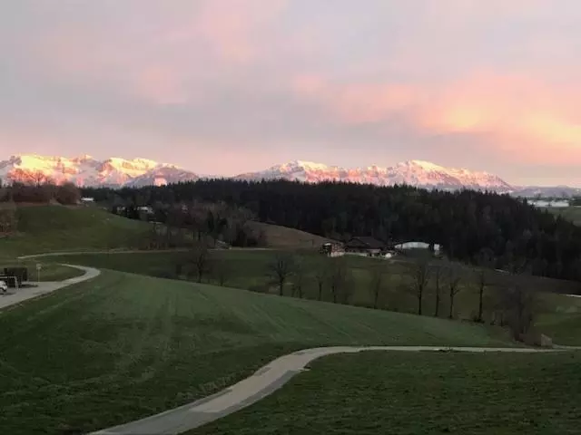 Aamiaismajoitus (B&B) Ruhige Zimmer Im Grünen Und Studio Im Naherholungsgebiet