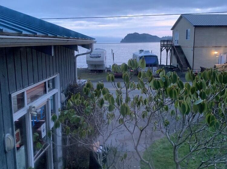 호텔 Curley S Resort & Dive Center