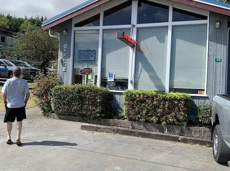 Hotelli Curley S Resort & Dive Center