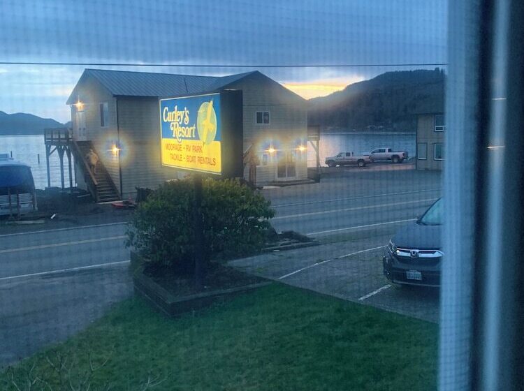 호텔 Curley S Resort & Dive Center