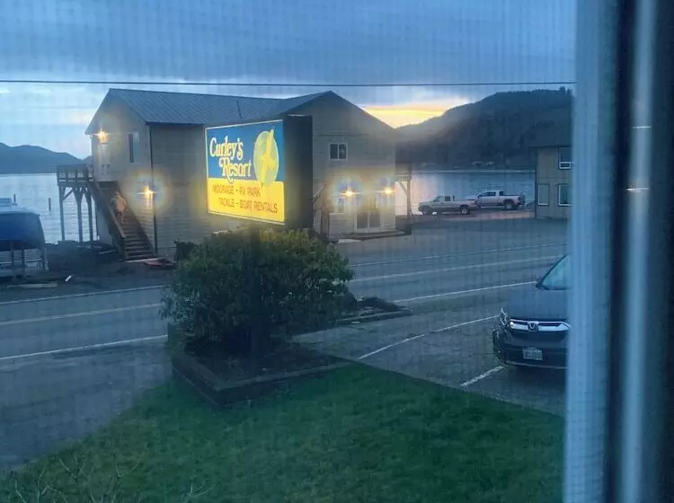 Hotelli Curley S Resort & Dive Center