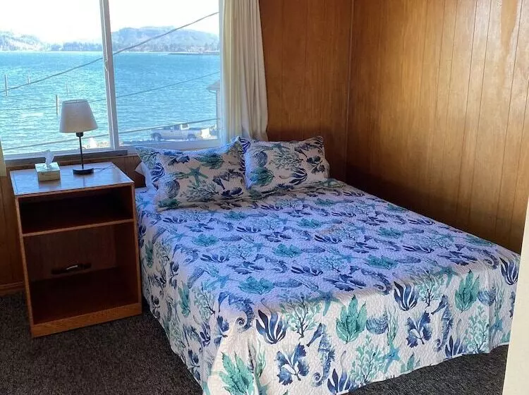 Hotelli Curley S Resort & Dive Center